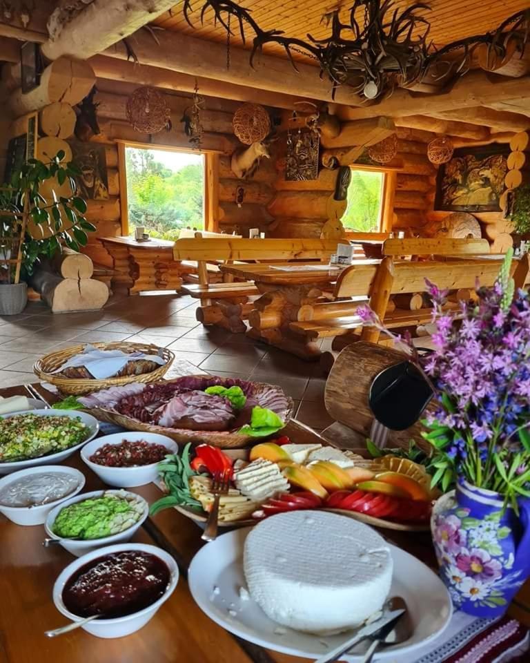 Wilcza Jama - Domki Z Bali Lutowiska Dış mekan fotoğraf